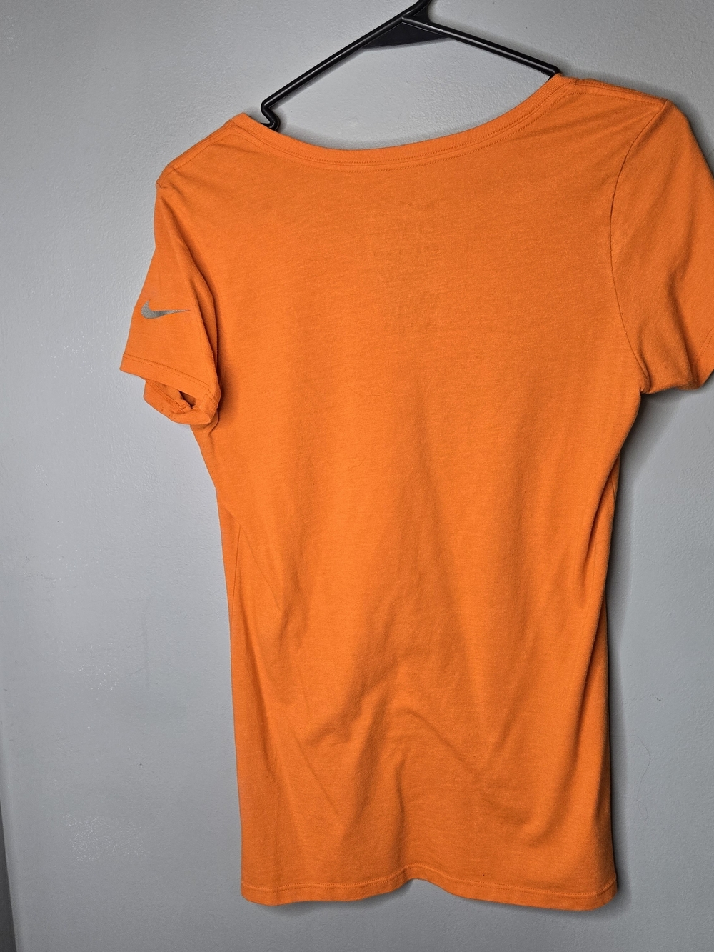 Nike Denver Broncos Mile High Football T-Shirt Women’s M Slim Fit Orange NFL - Picture 4 of 5